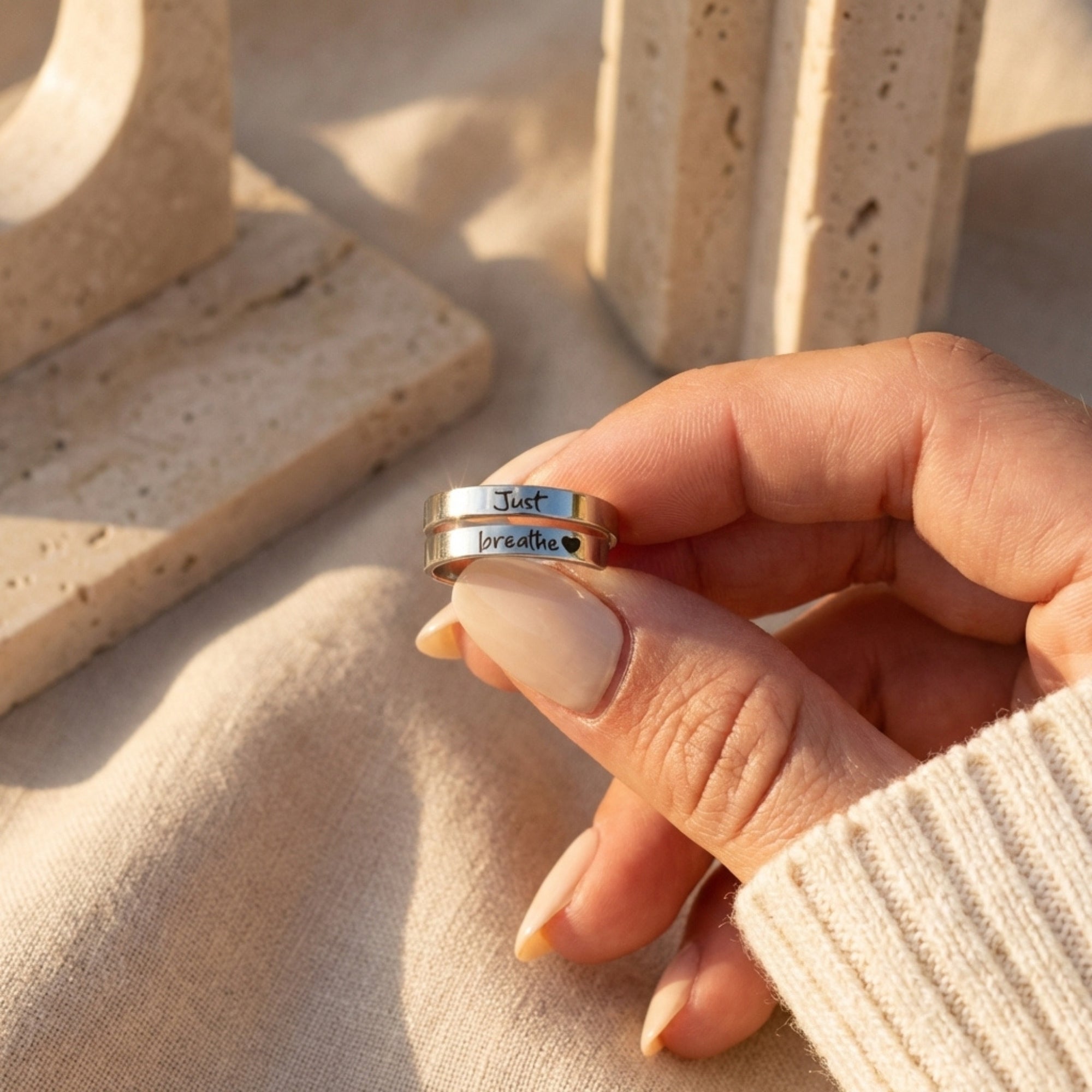 El Anillo Ajustable Envolvente "Just Breathe"