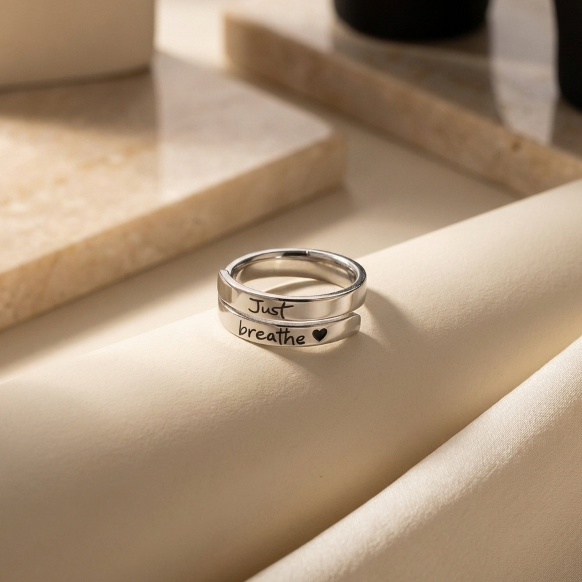 El Anillo Ajustable Envolvente "Just Breathe"