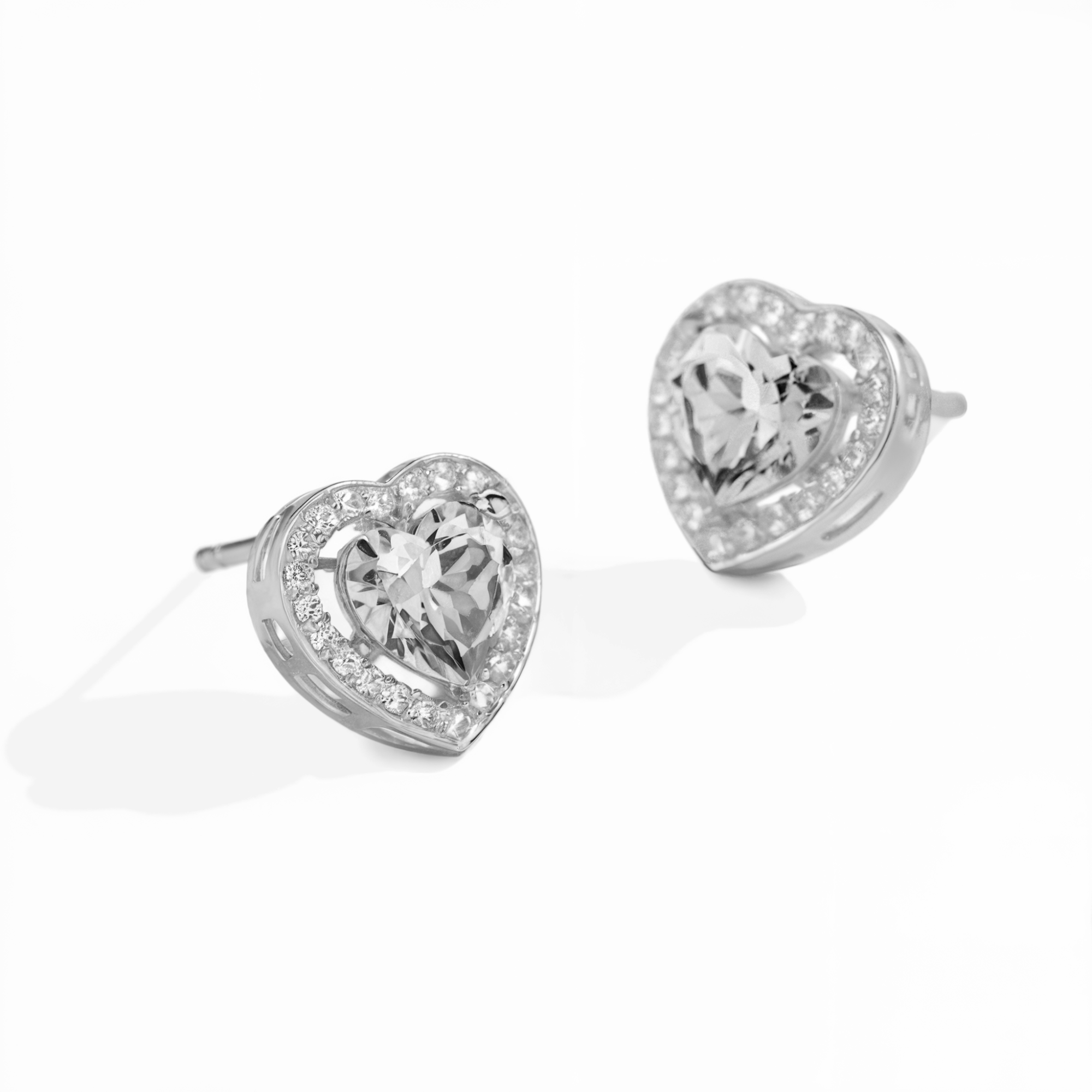 Boucles d'oreilles clous cœur diamant encadré