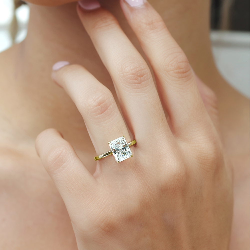 Bague solitaire moissanite taille radiant 3CT