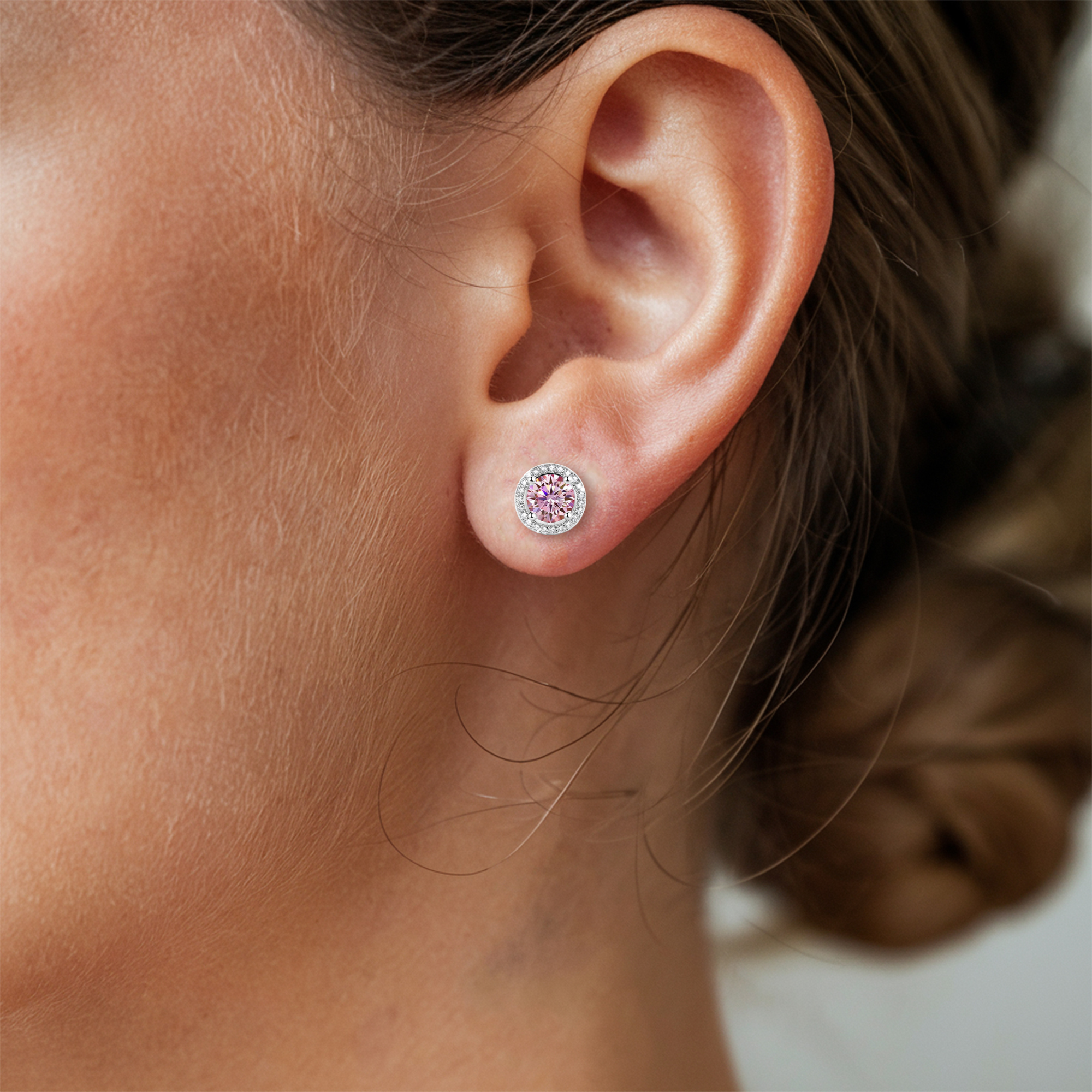 Boucles d'oreilles halo en moissanite rose éclatant