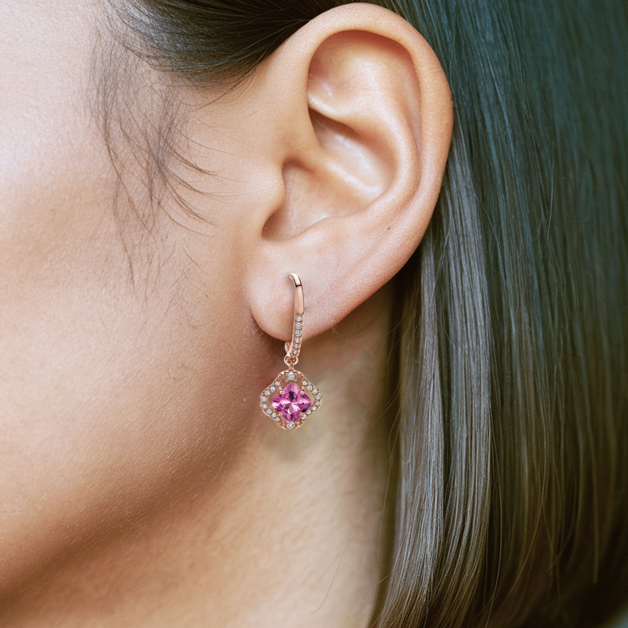 Boucles d'oreilles trèfle étincelant diamant rose
