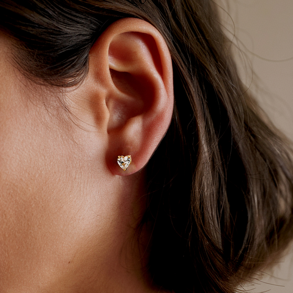 Boucles d'oreilles puces diamant taille cœur