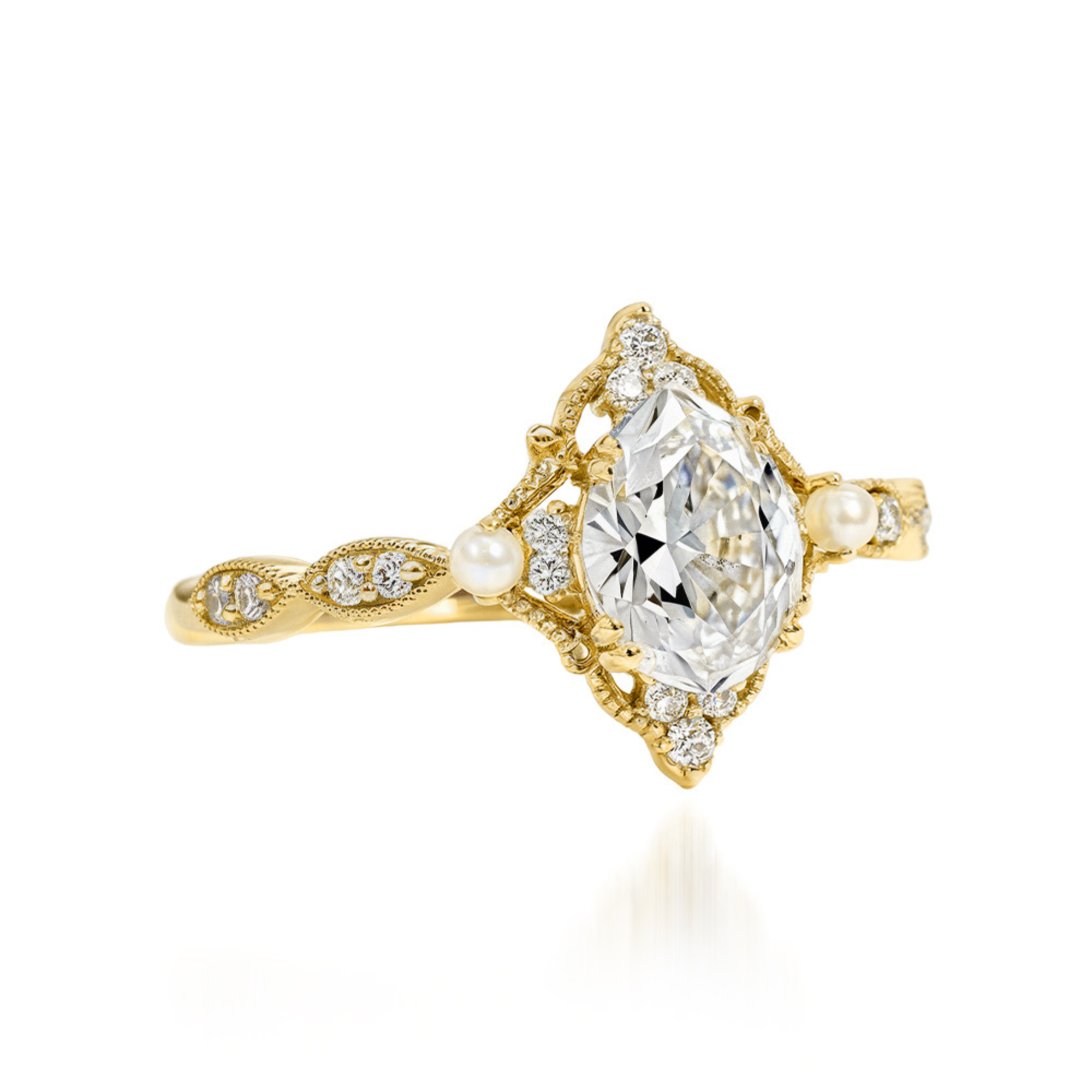 Vintage-Ring aus Roségold mit Diamanten und Perlen