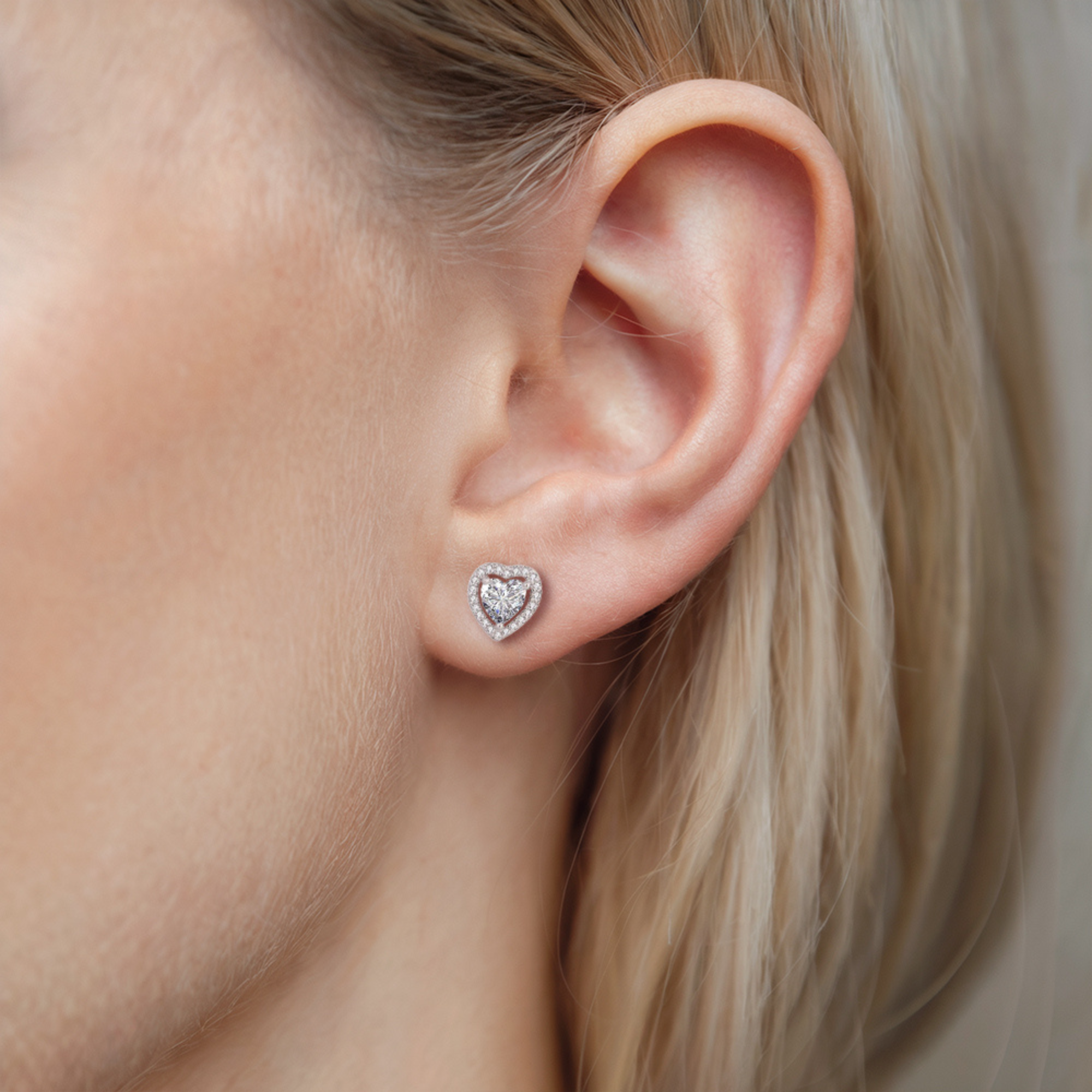 Boucles d'oreilles clous cœur diamant encadré