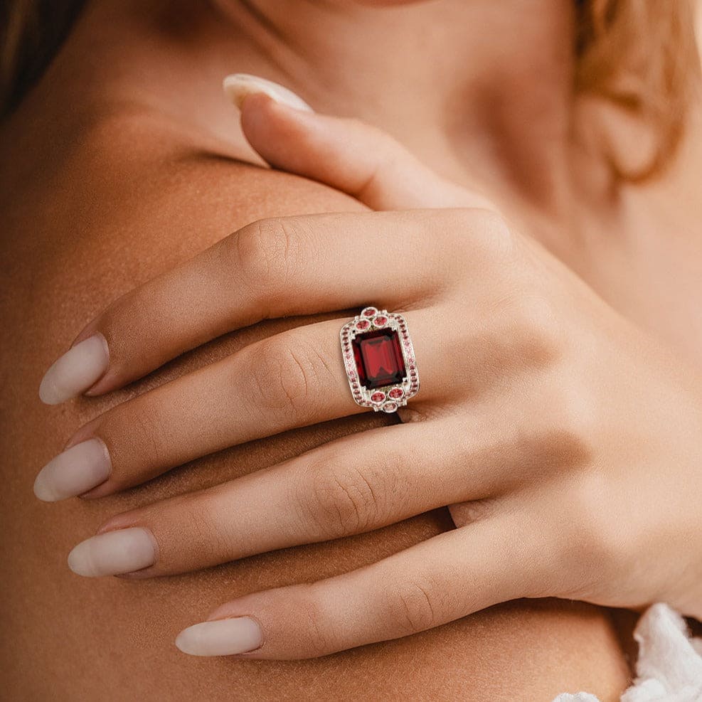 Amour Pourpre : Bague Rubis Taille Émeraude - Argent Sterling S925