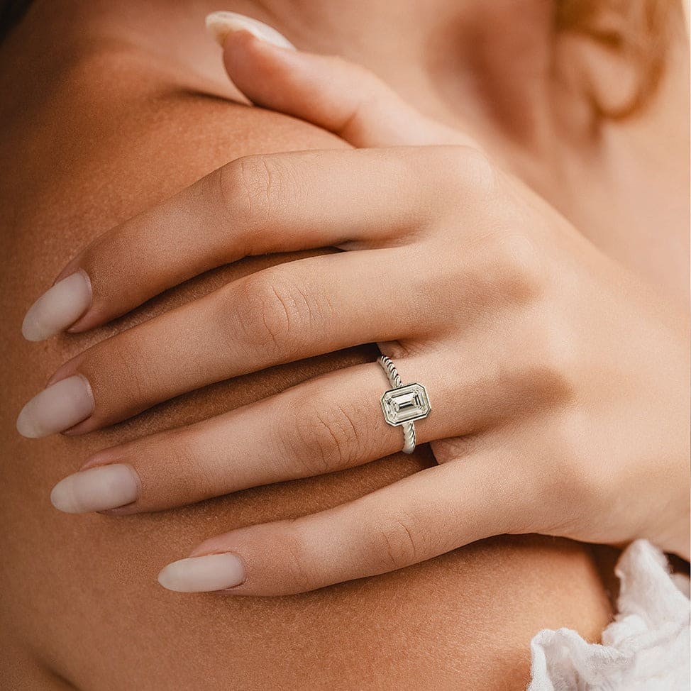 Le Solitaire : Bague Diamant Taille Émeraude - Argent Sterling S925