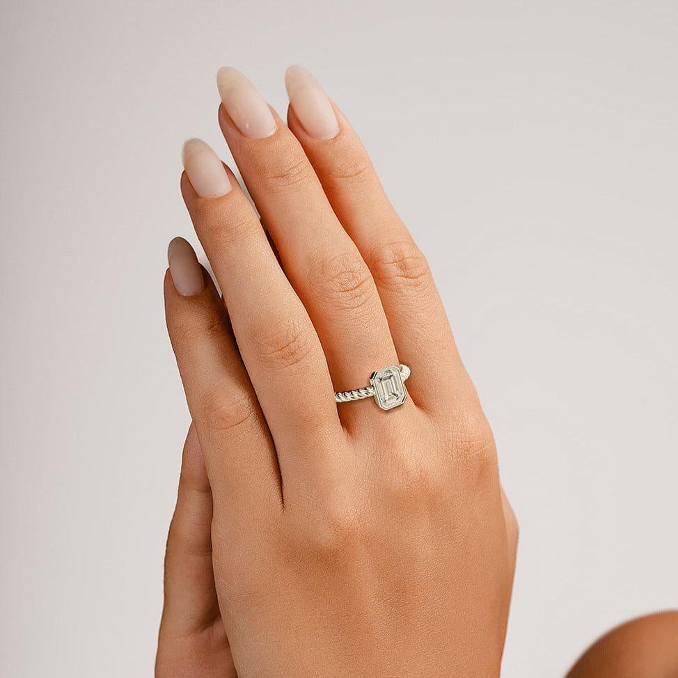 Le Solitaire : Bague Diamant Taille Émeraude - Argent Sterling S925
