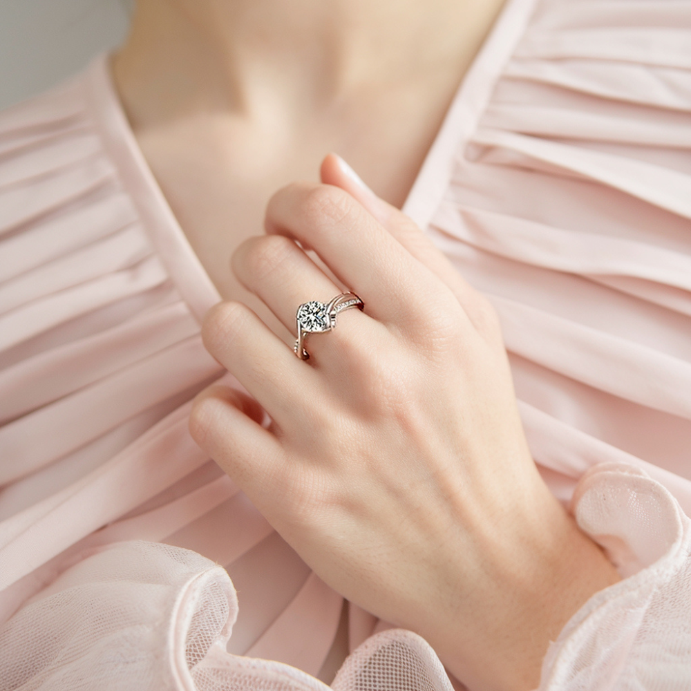 Bague Moissanite 1CT Ronde Tordue