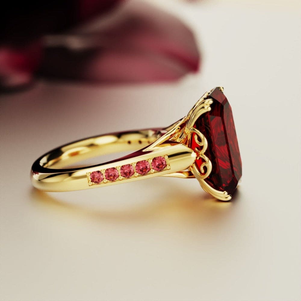 Red Dream: Bague sculptée grenat taille émeraude - Vermeil or 18K