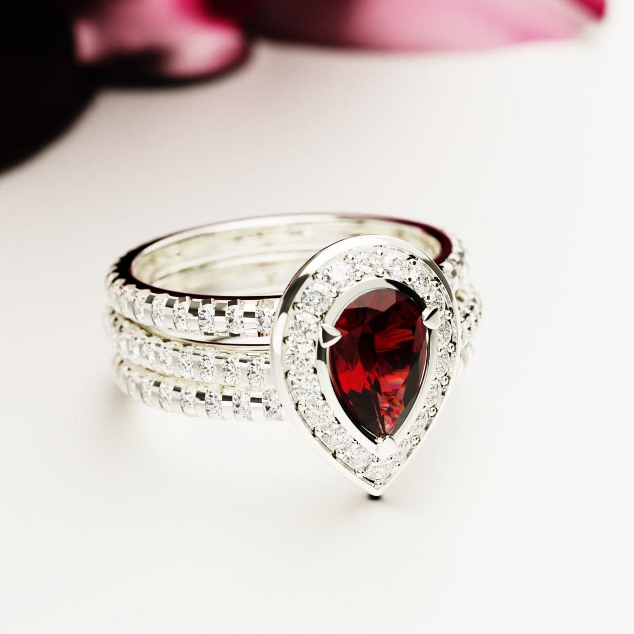 Goutte de sang : Bague halo en grenat taillé en poire - Argent S925