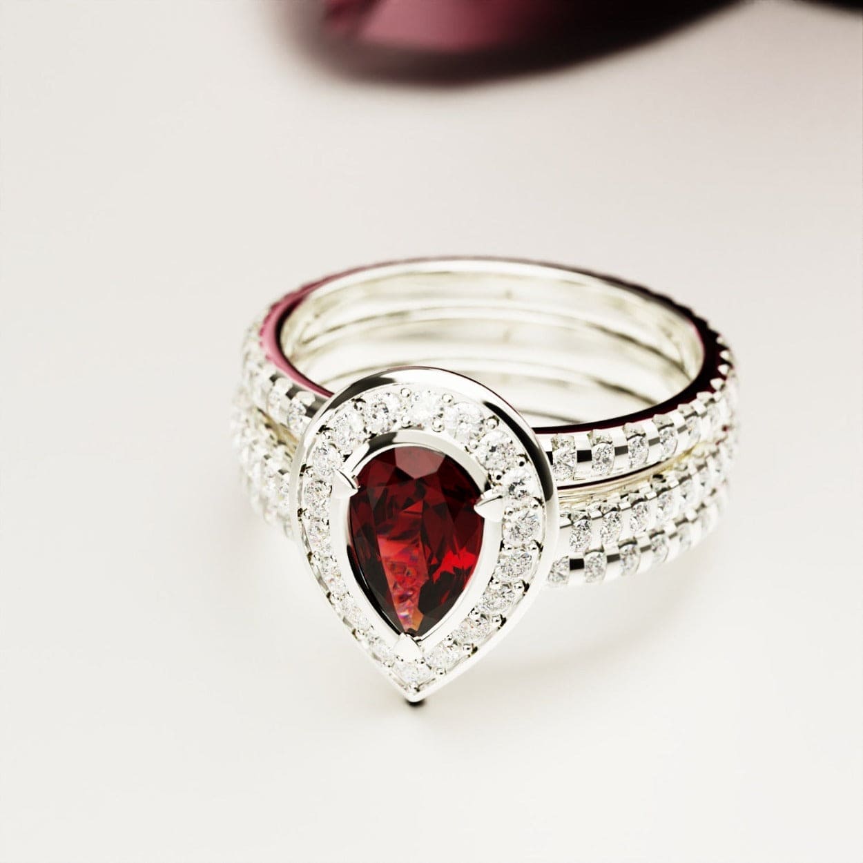 Goutte de sang : Bague halo en grenat taillé en poire - Argent S925
