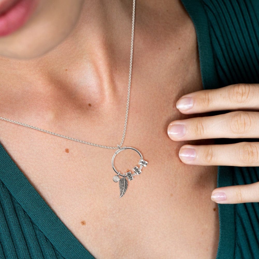 Collier personnalisé avec pendentif cercle perlé et motif feuille