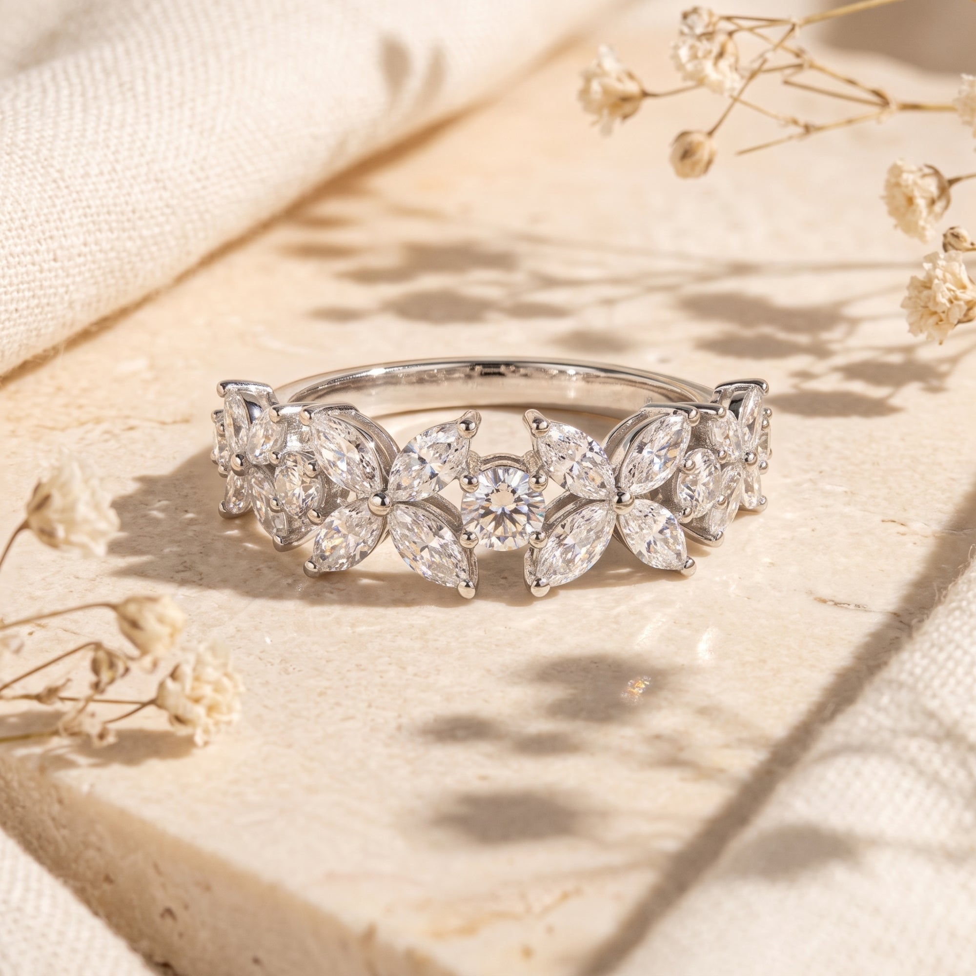 The Rosaluna Ring