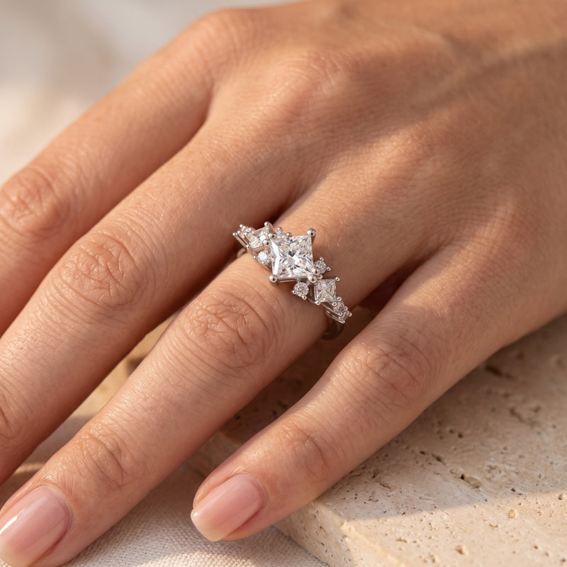 La bague Elestrina