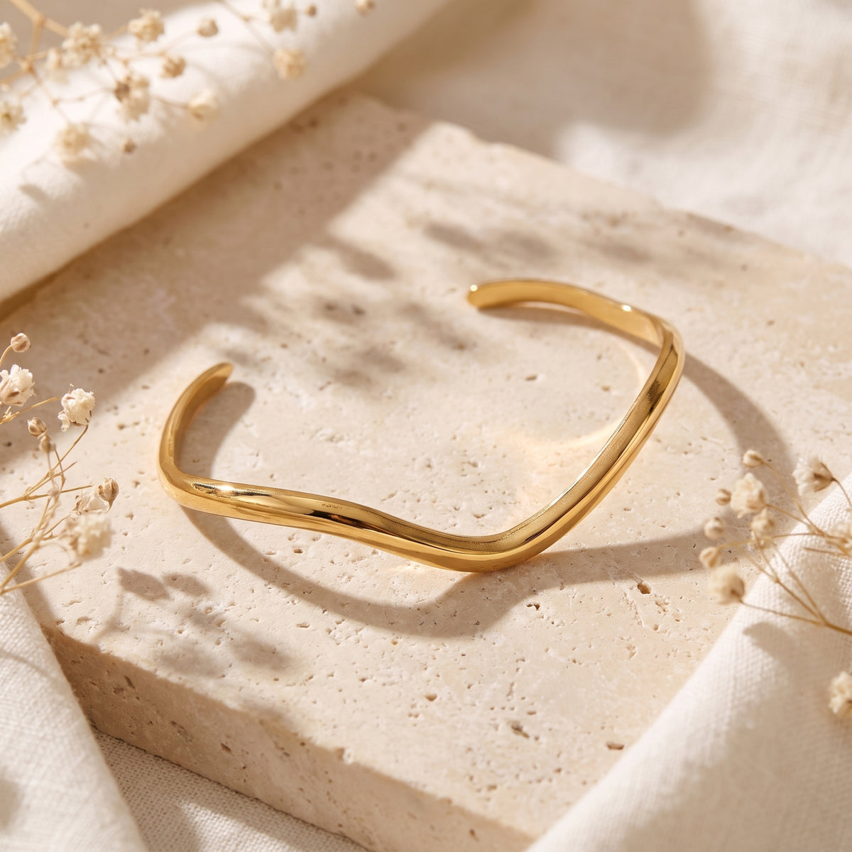 La pulsera brazalete Wave Contour