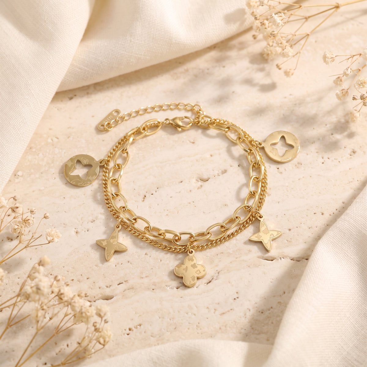 Das mehrreihige Kleeblatt-Charm-Armband
