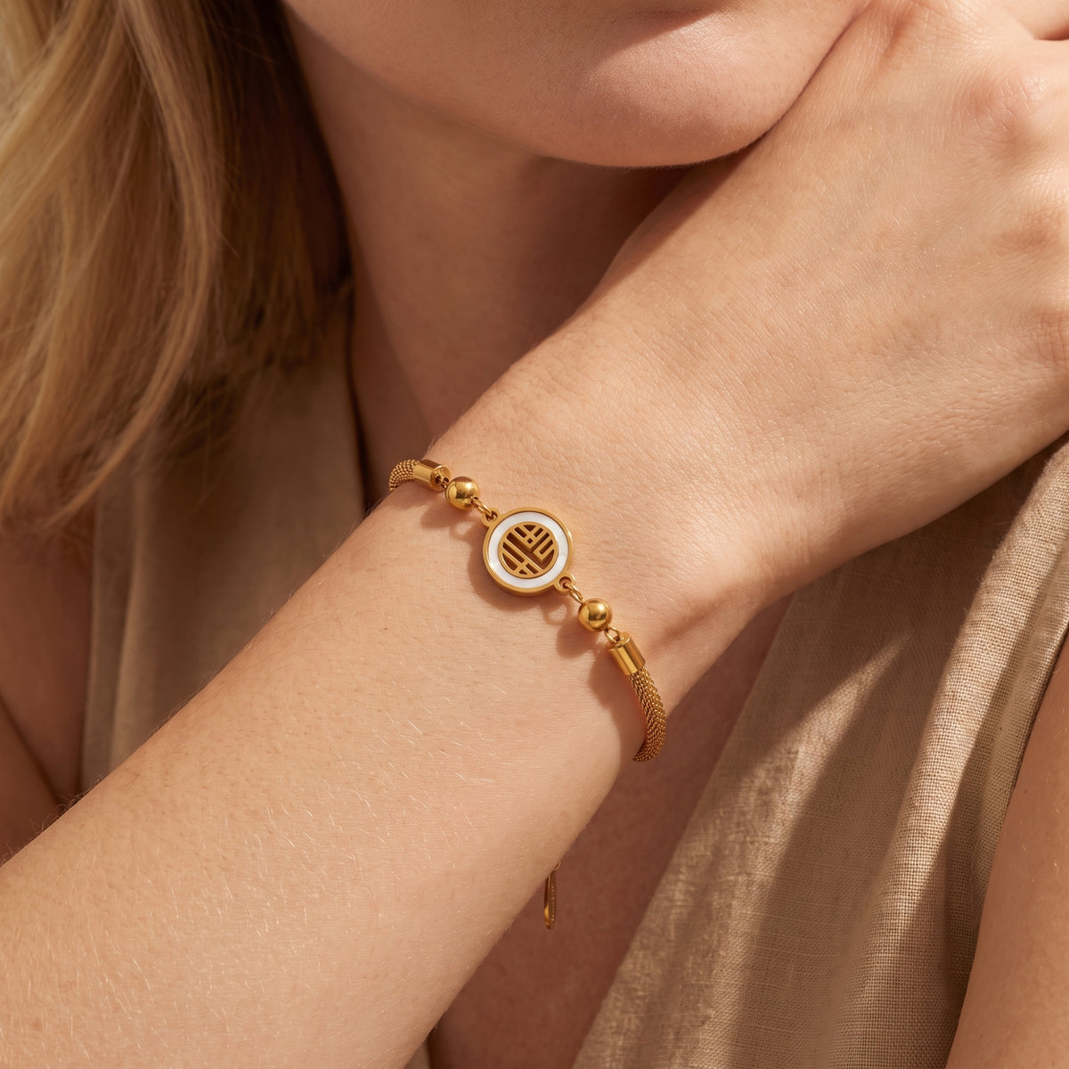 Das Medaillon-Mesh-Armband