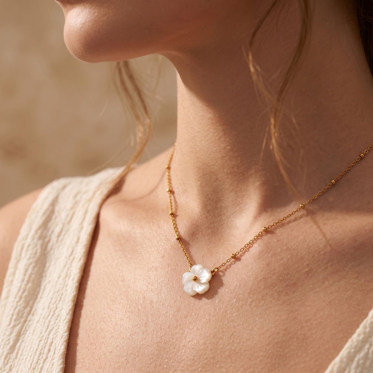 Le collier floral à maillons Carved