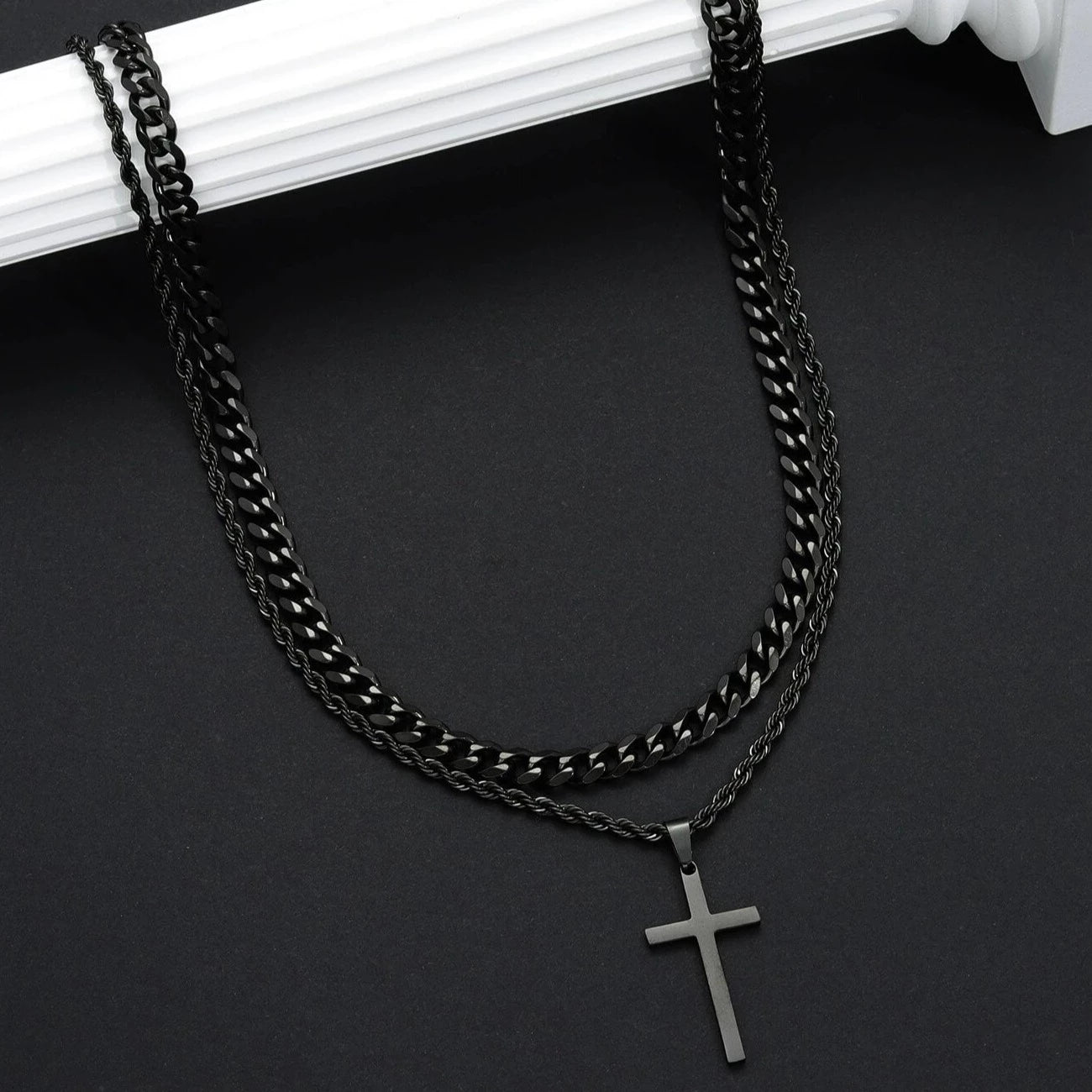 Collier Pendentif Croix Double Épaisseur Homme en Or 18K
