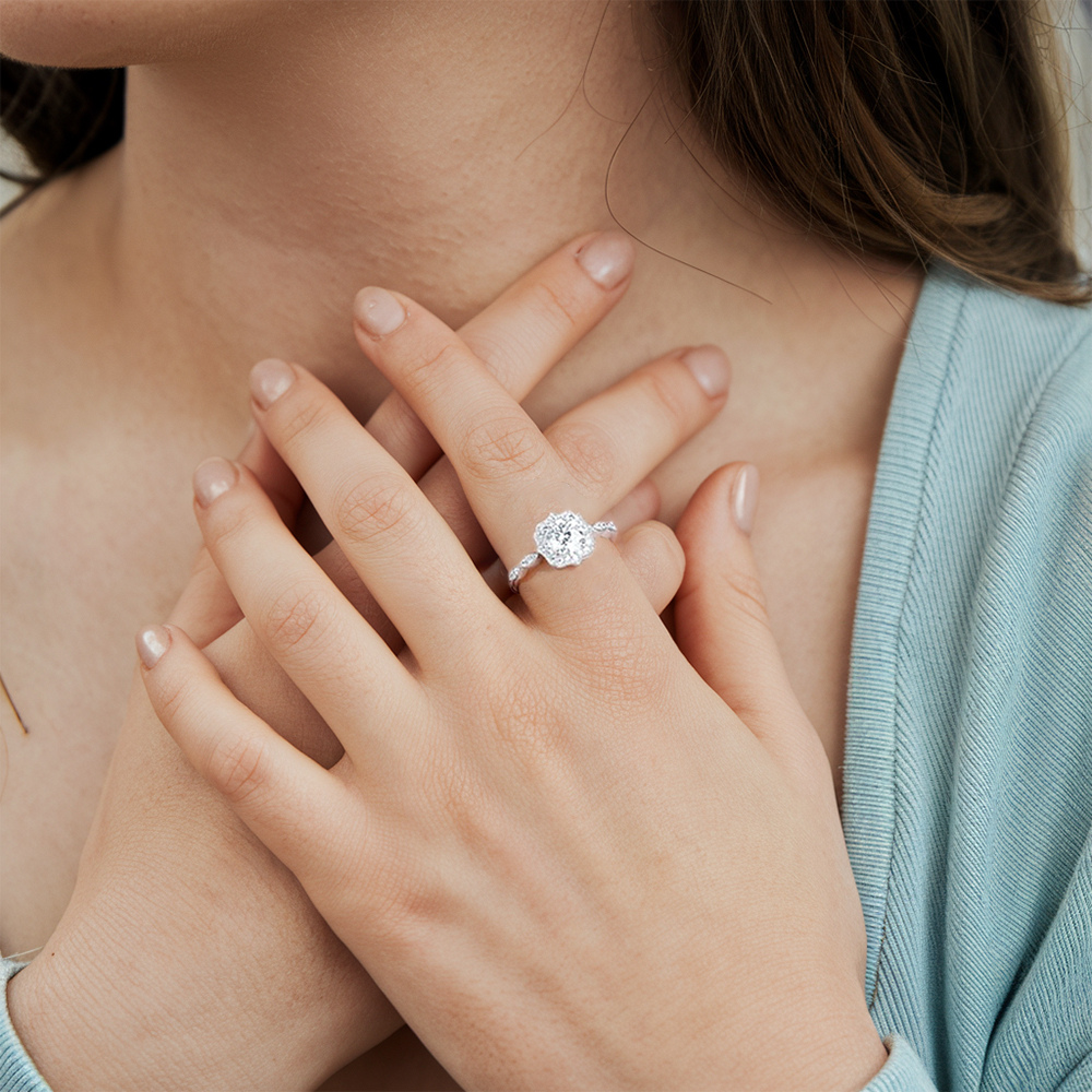 Bague Moissanite Halo Ronde Vintage