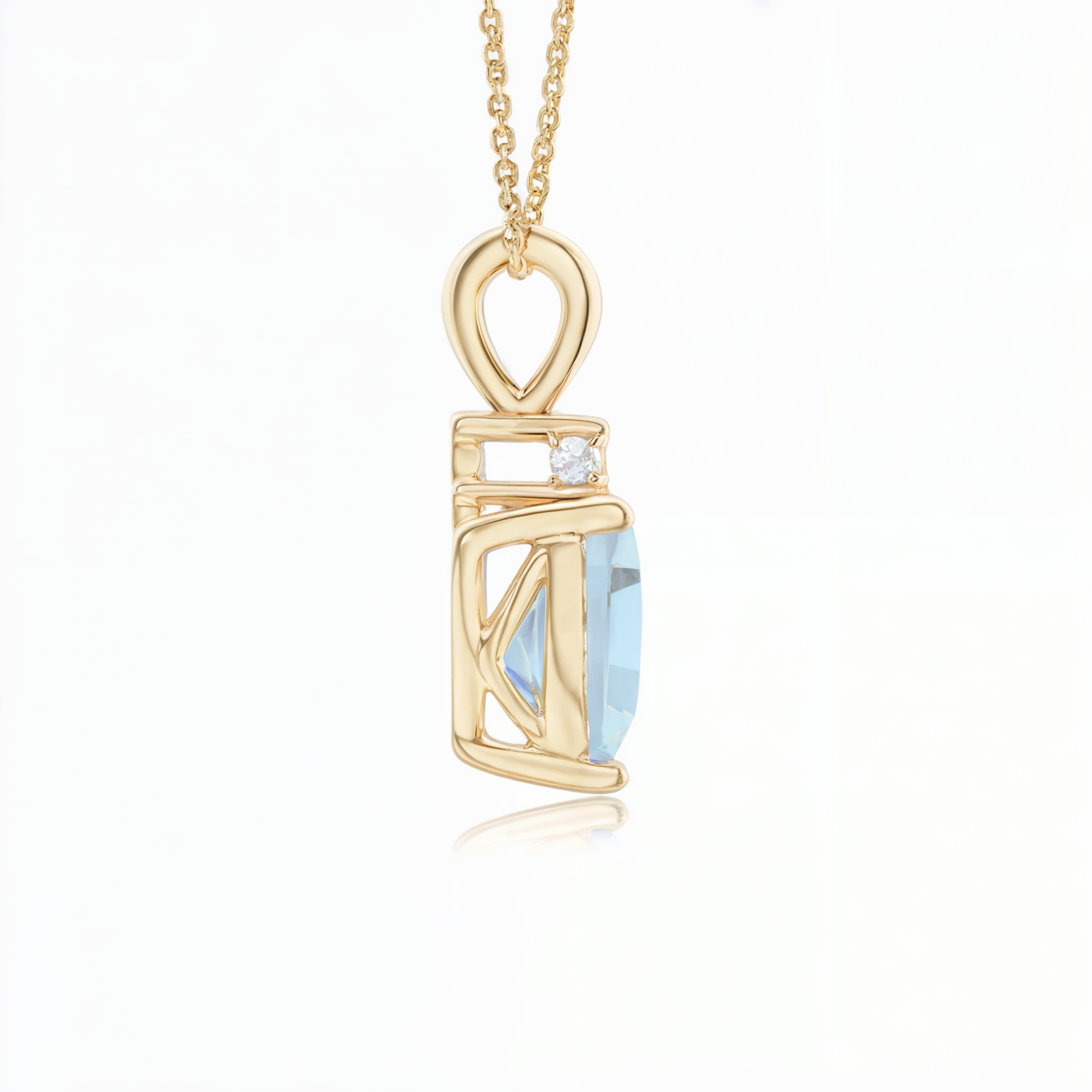 Collier en or avec aigue-marine taille cœur