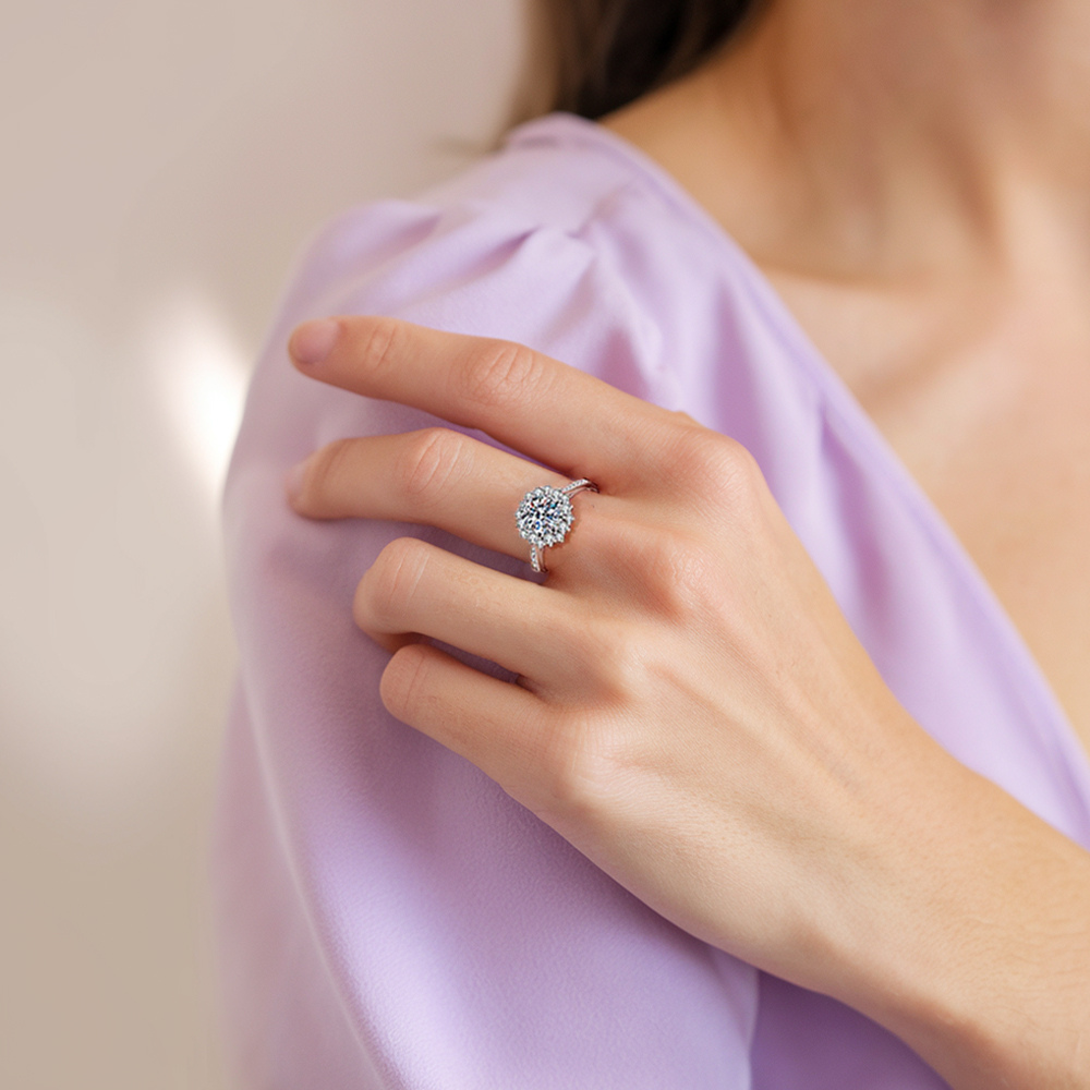 Bague Moissanite Halo Cluster Taille Ronde 1CT