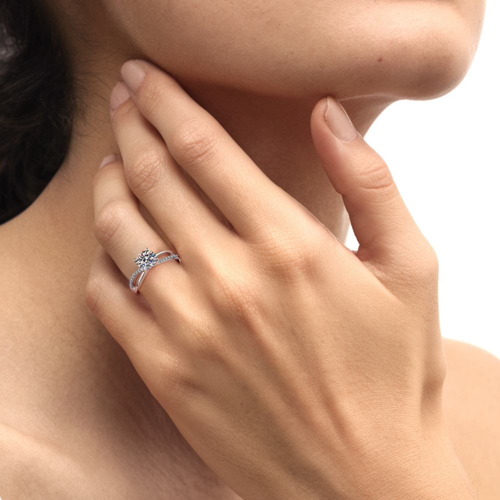 Bague Moissanite 1CT taille ronde Twist Pavé