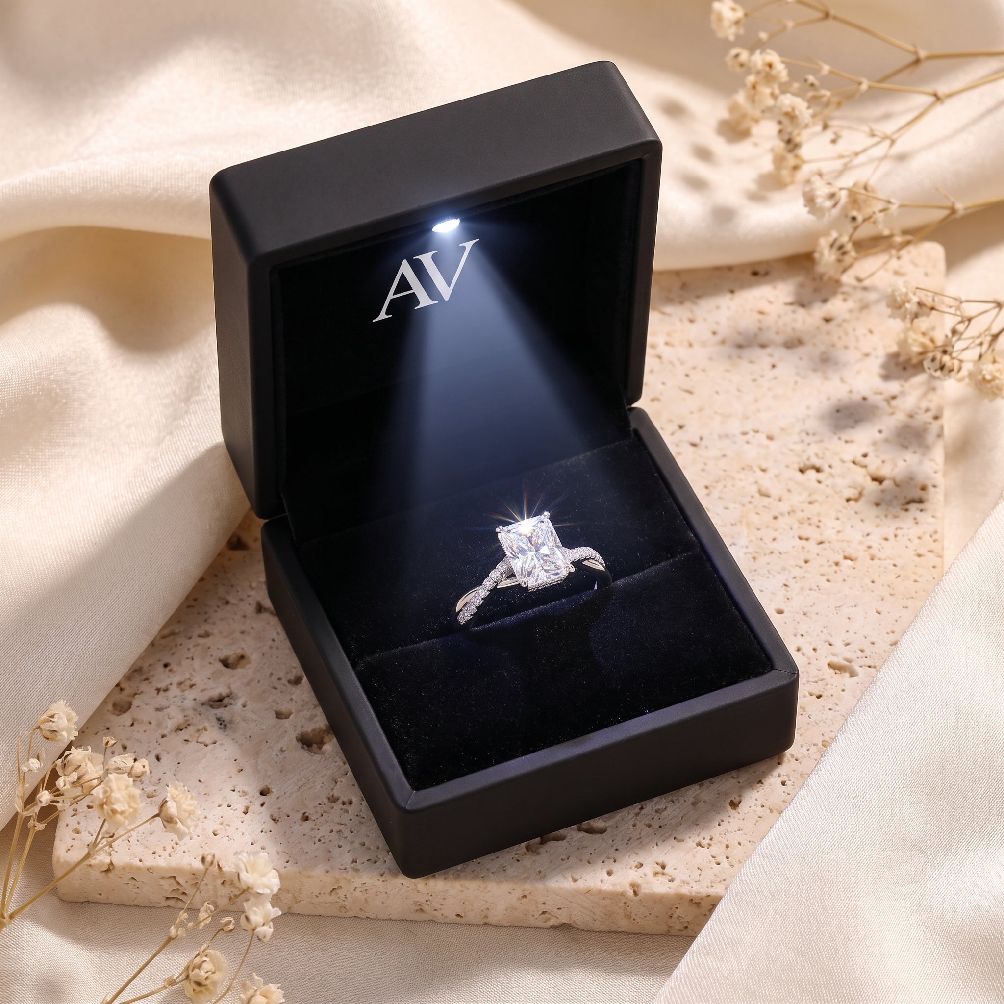 YLQ4733-rings - Premium LED Gift Box Presentation