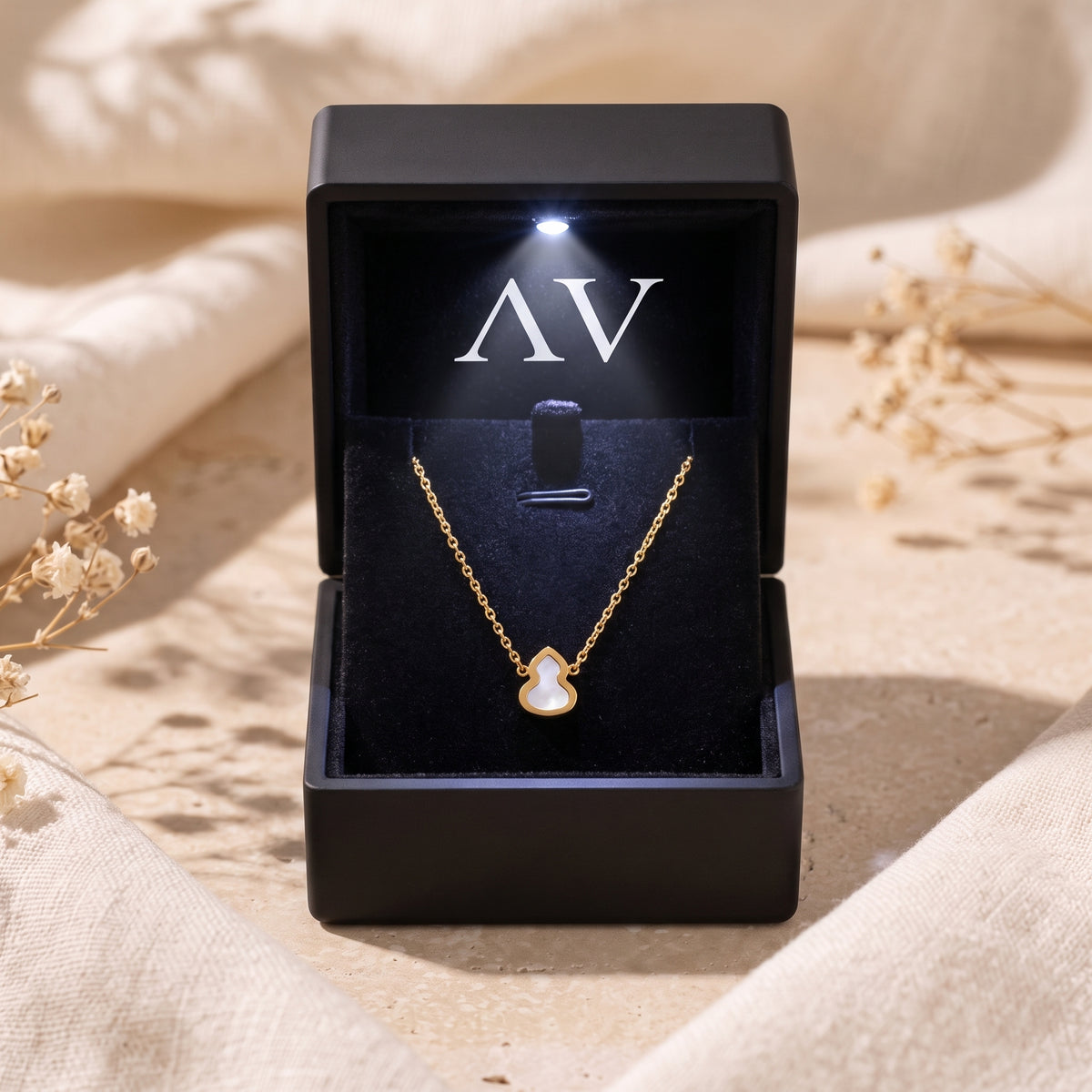YLQ48998-NECKLACE - Premium LED Gift Box Presentation