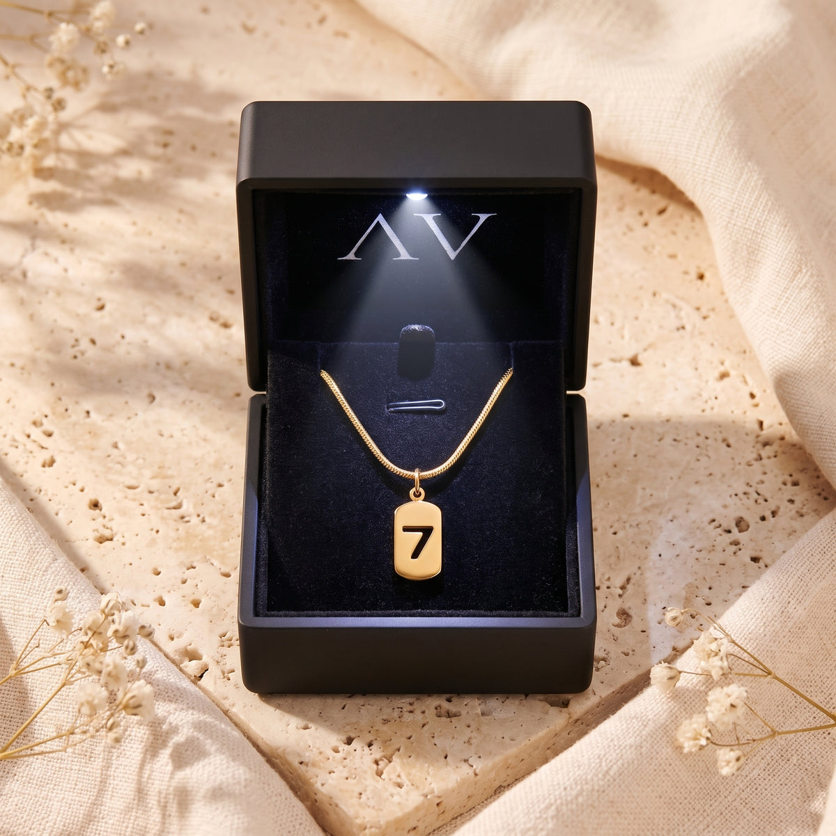 YLQ49135-NECKLACE - Premium LED Gift Box Presentation
