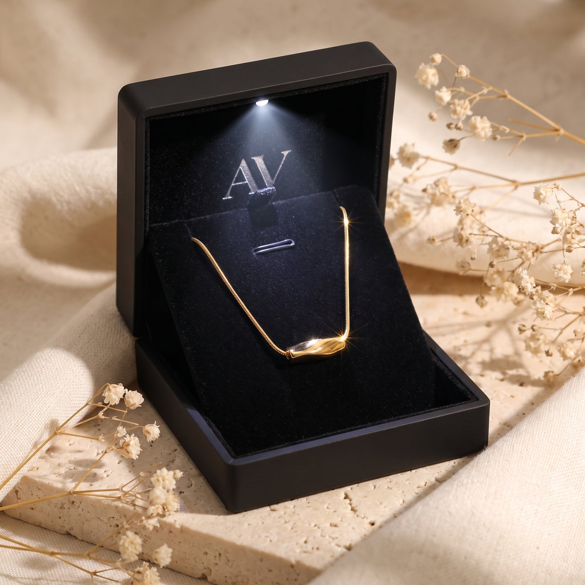 YLQ49138-NECKLACE - Premium LED Gift Box Presentation