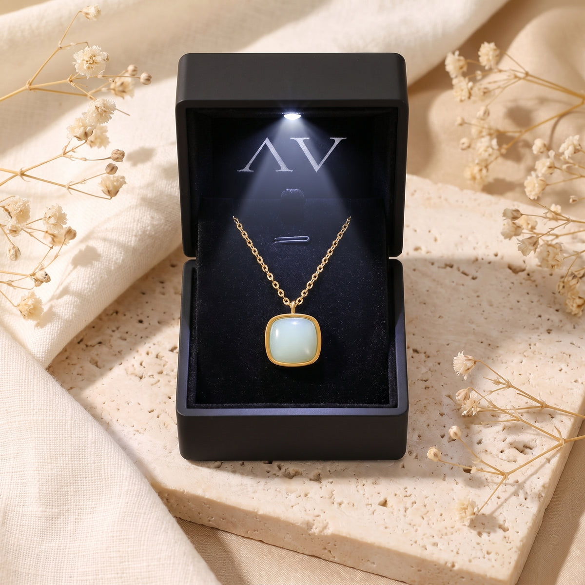 YLQ49153-NECKLACE - Premium LED Gift Box Presentation