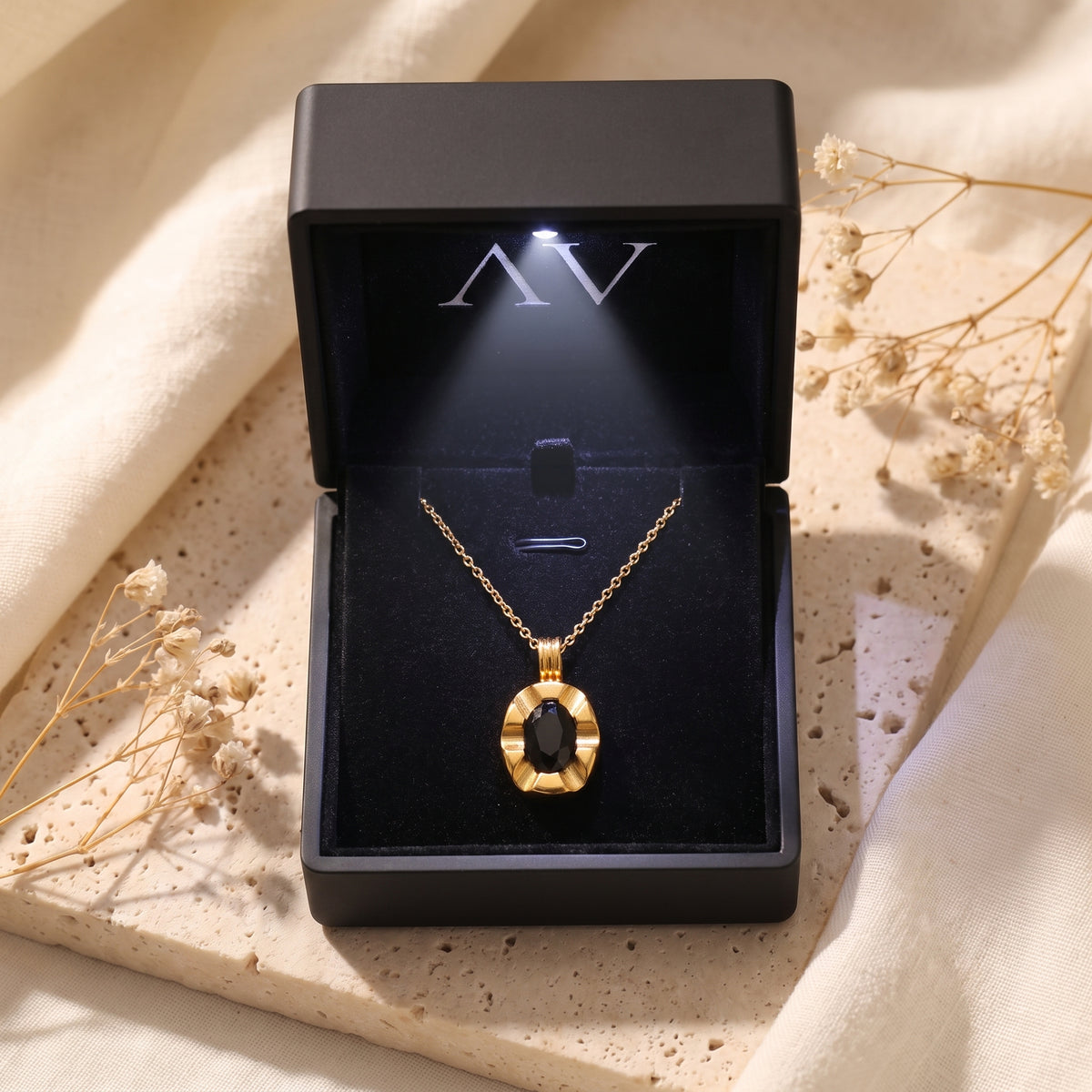 YLQ49163-NECKLACE - Premium LED Gift Box Presentation
