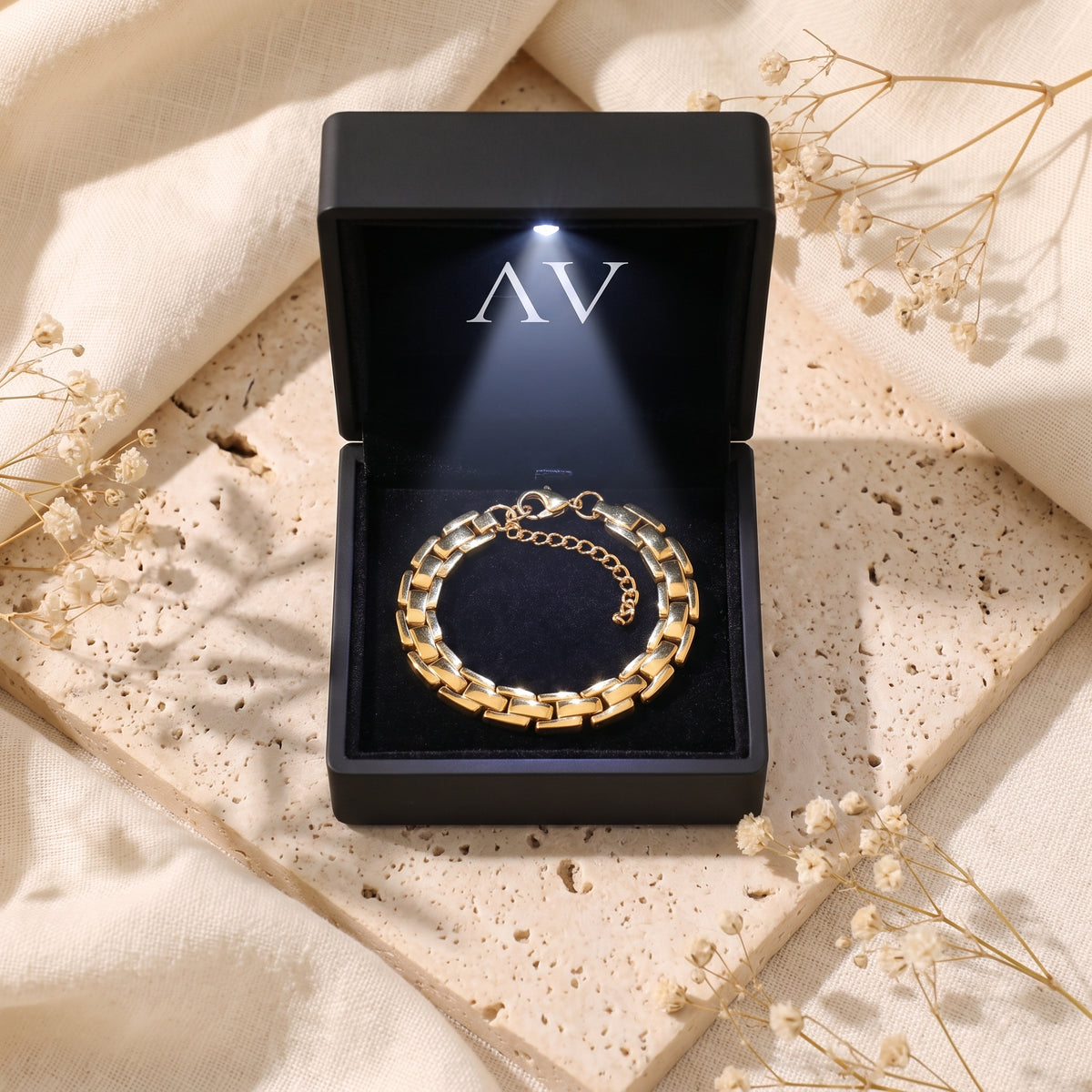 YLQ49399-bracelet - Premium LED Gift Box Presentation