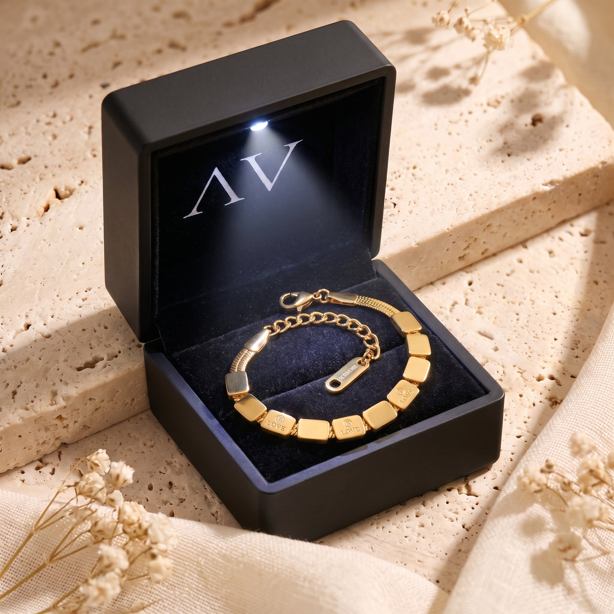 YLQ49422-bracelet - Premium LED Gift Box Presentation