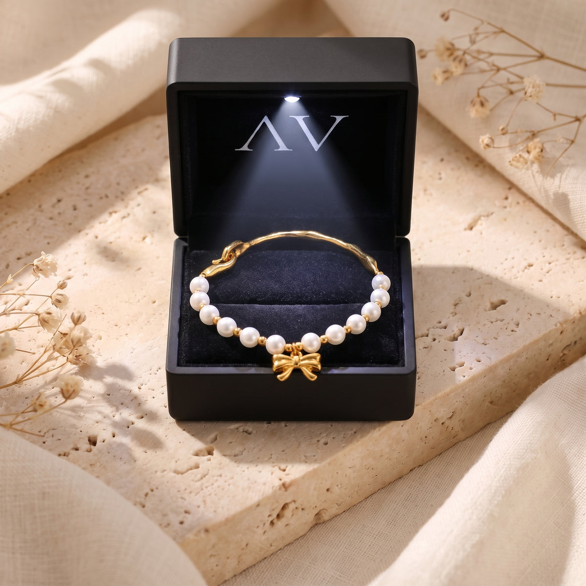YLQ49429-bracelet - Premium LED Gift Box Presentation