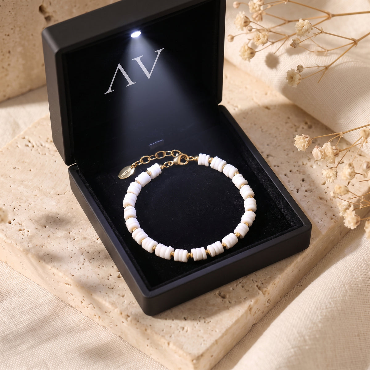 YLQ49432-bracelet - Premium LED Gift Box Presentation