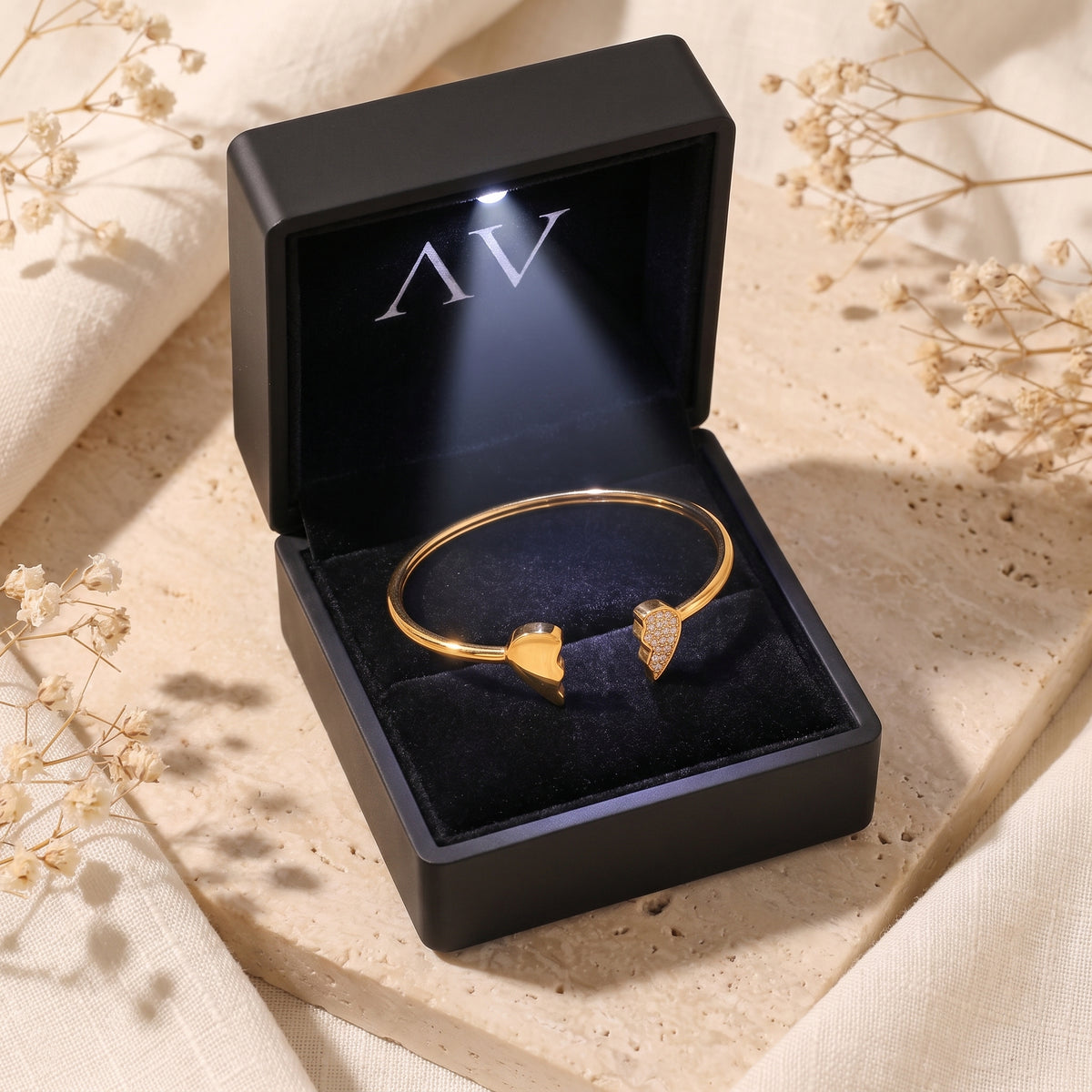 YLQ49447-bracelet - Premium LED Gift Box Presentation