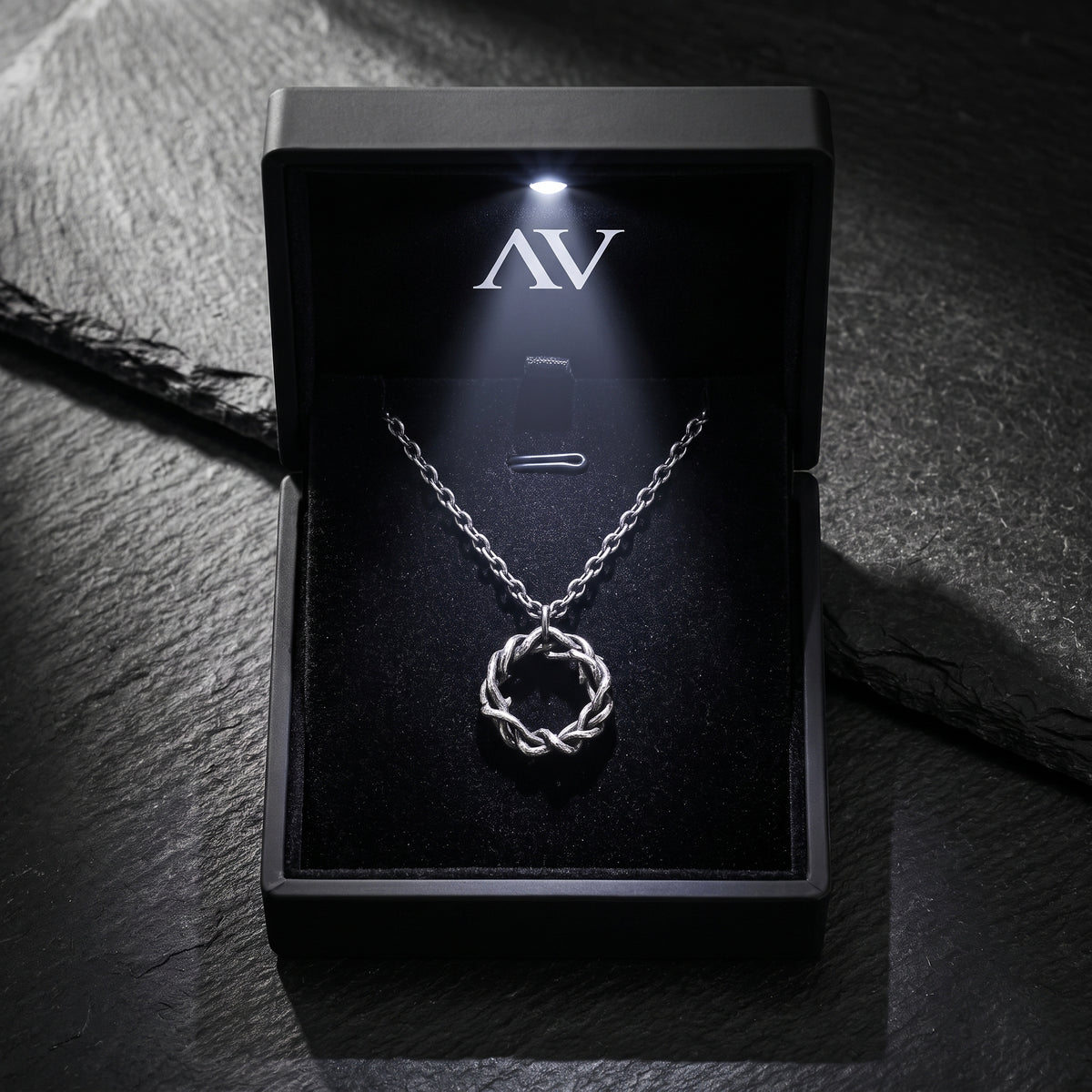 YLQ49953-Necklace - Premium LED Gift Box Presentation