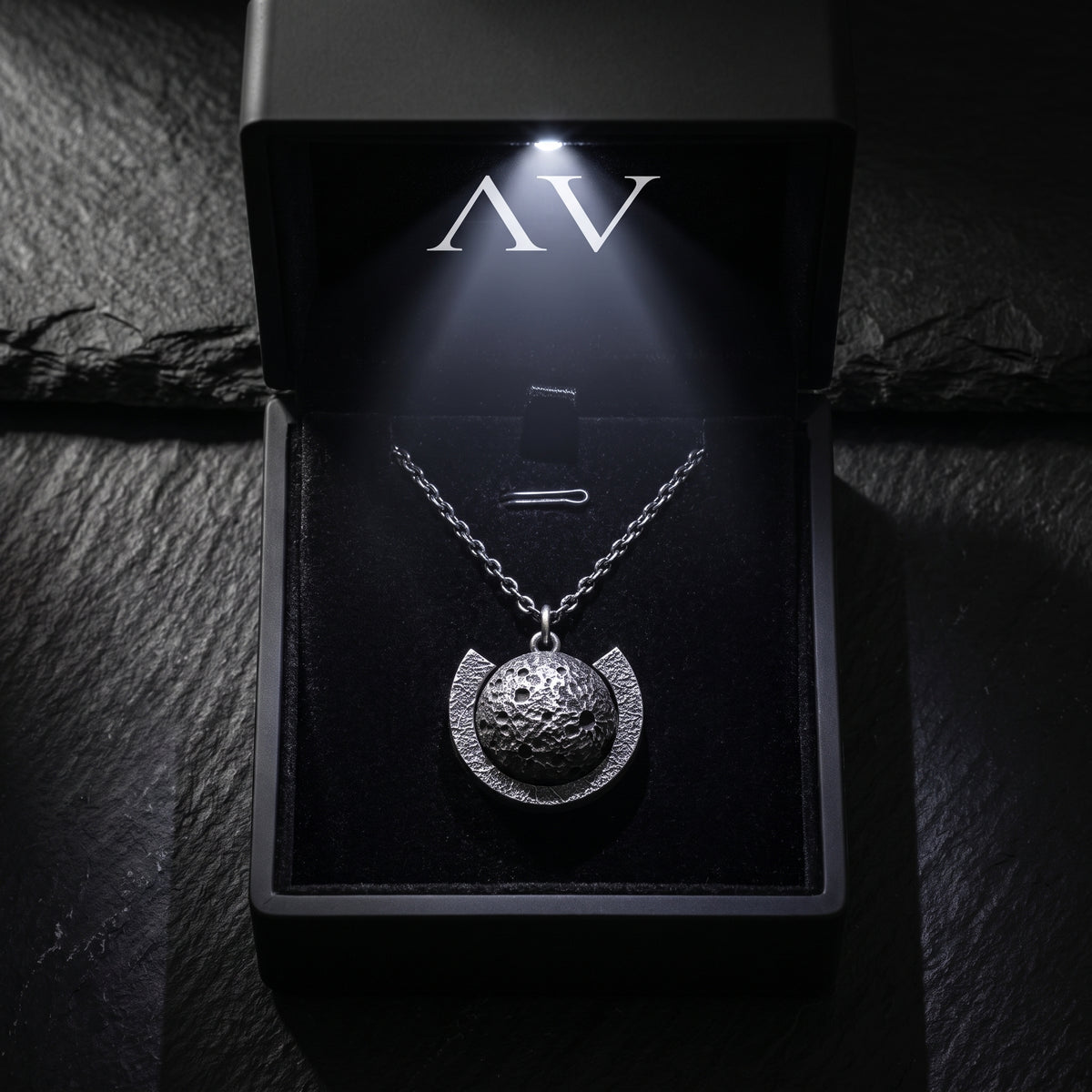 YLQ49955-Necklace - Premium LED Gift Box Presentation