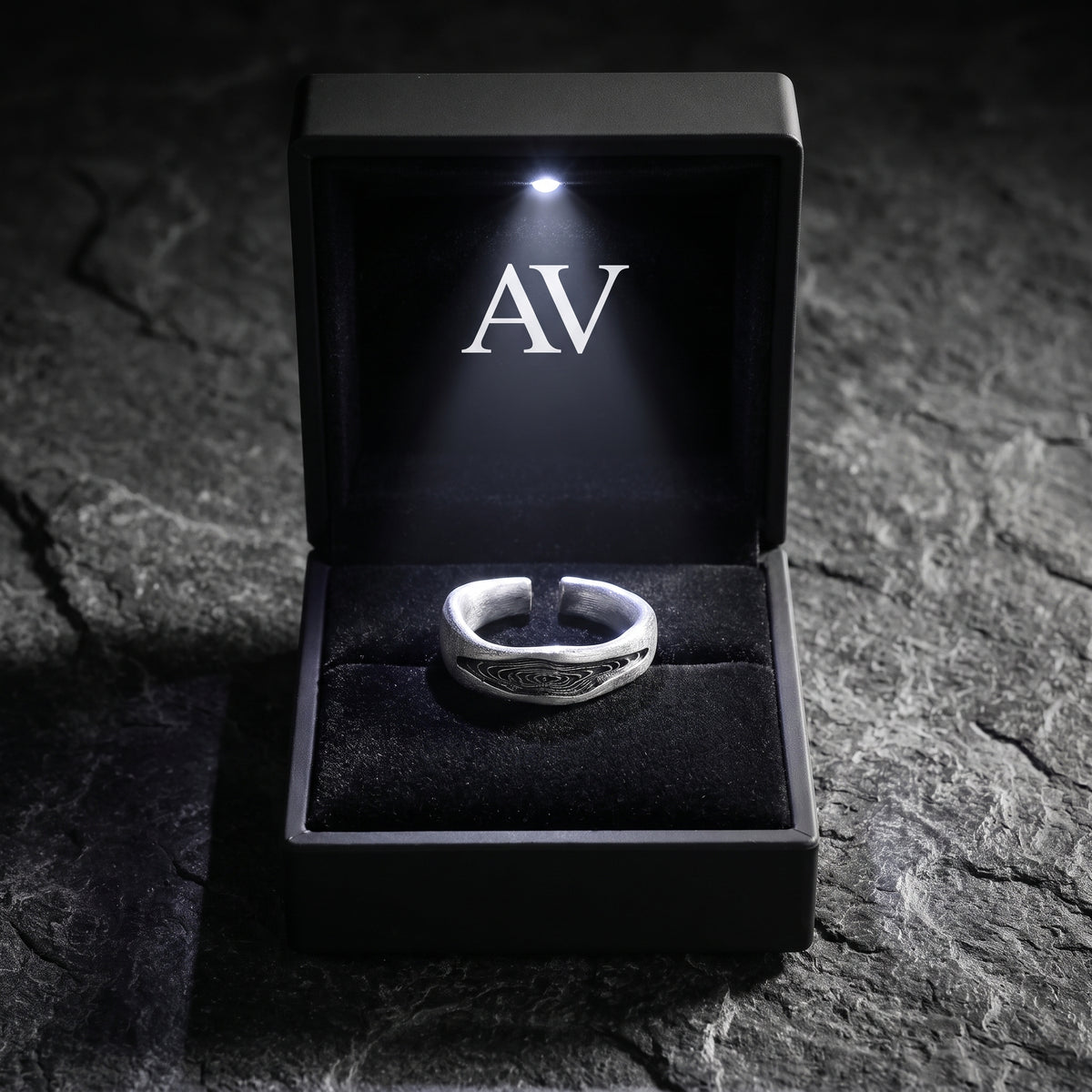 YLQ49970-rings - Premium LED Gift Box Presentation
