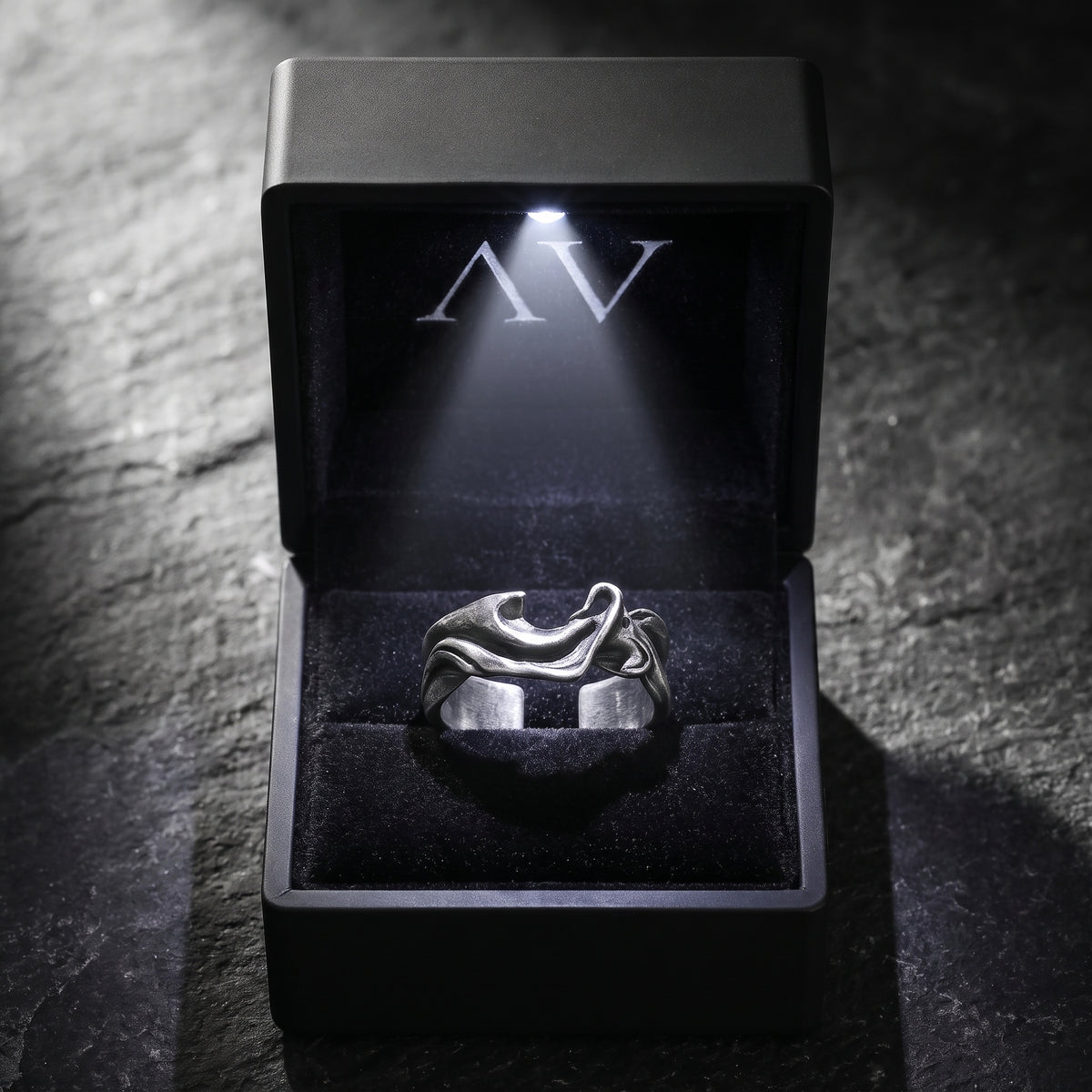 YLQ49985-rings - Premium LED Gift Box Presentation