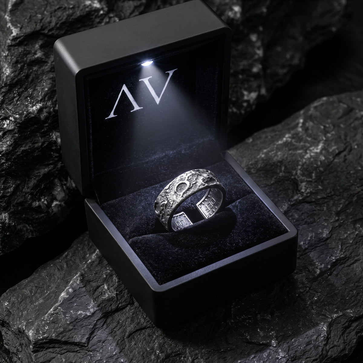 YLQ49998-rings - Premium LED Gift Box Presentation