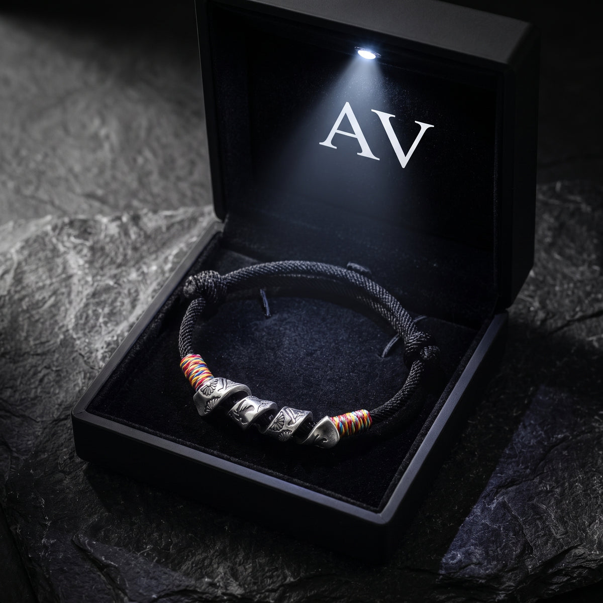 YLQ50050-bracelet - Premium LED Gift Box Presentation