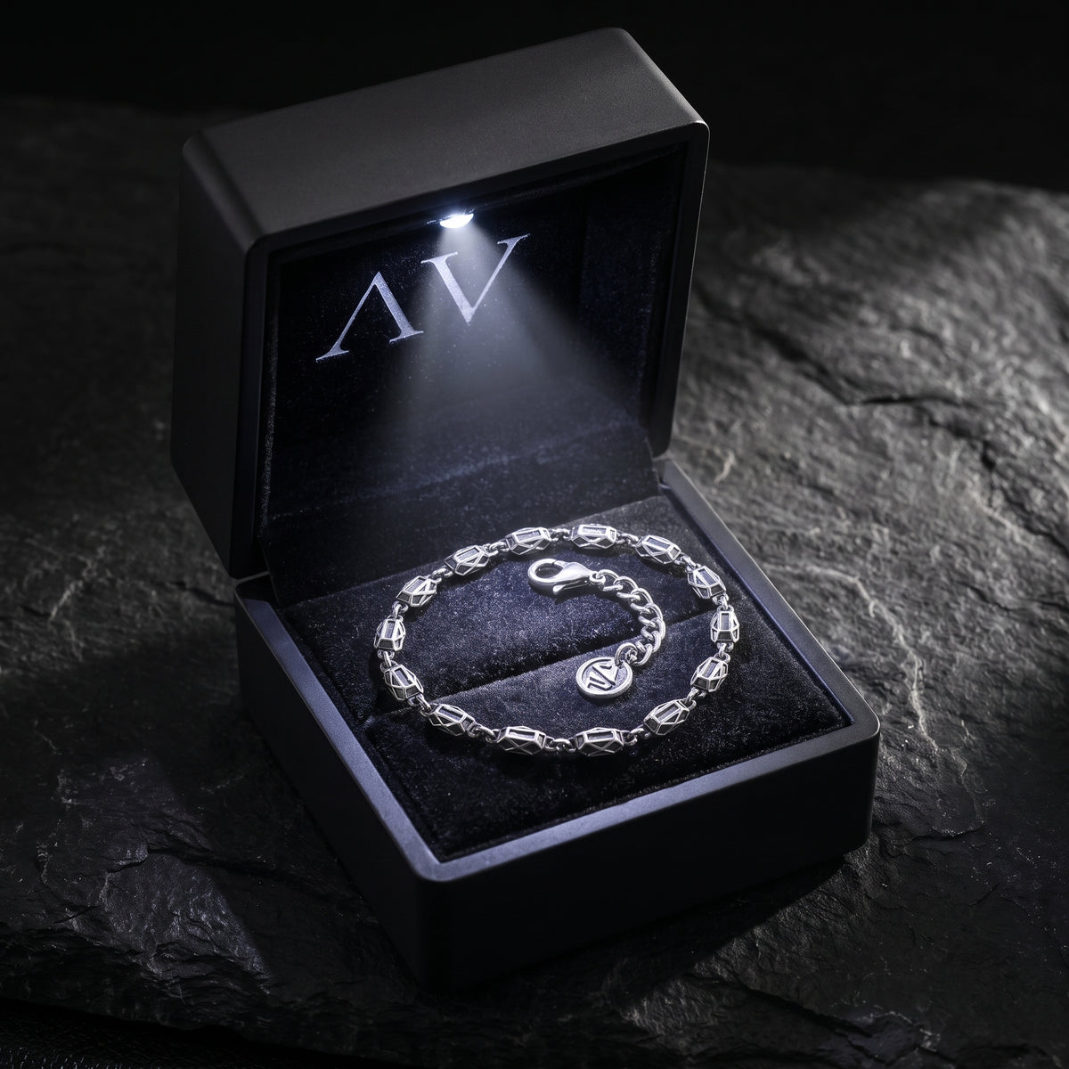 YLQ50079-bracelet - Premium LED Gift Box Presentation