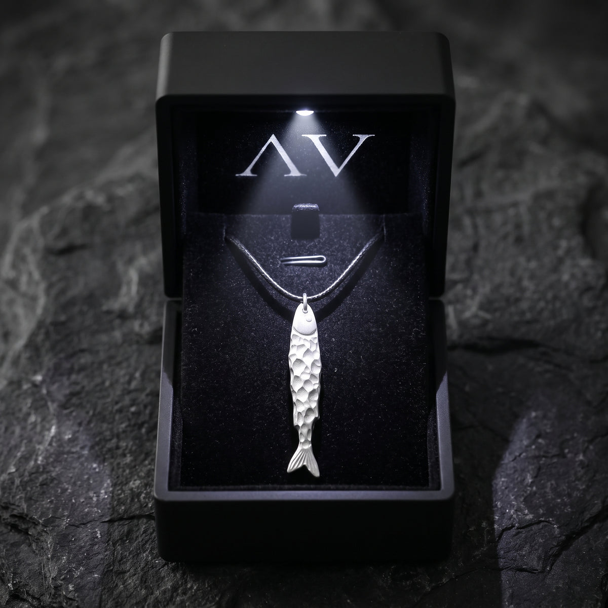 YLQ50099-Necklace - Premium LED Gift Box Presentation