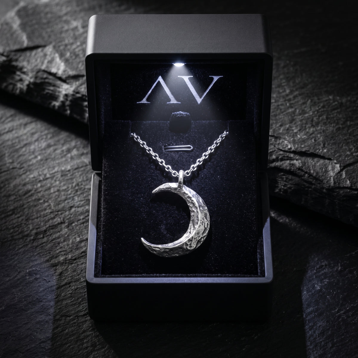 YLQ50104-Necklace - Premium LED Gift Box Presentation