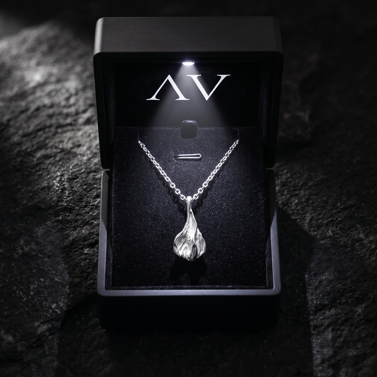 YLQ50126-Necklace - Premium LED Gift Box Presentation