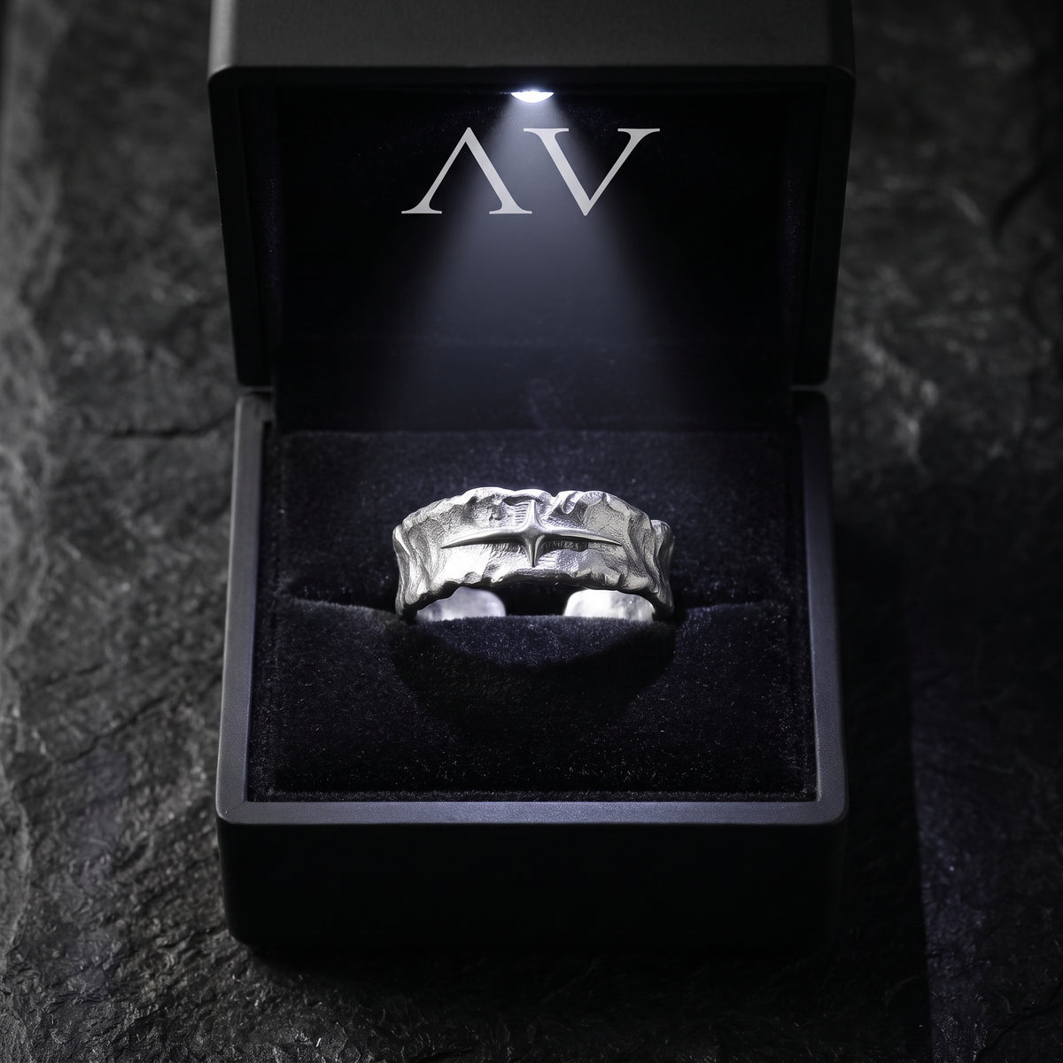 YLQ50150-rings - Premium LED Gift Box Presentation